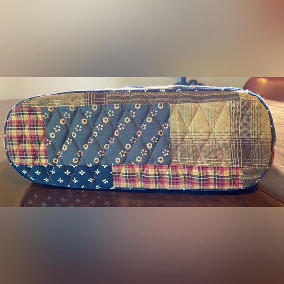 COPY - BELLA TAYLOR PATCH WORK AMERICAN FLAG PURSE. GREAT USED CONDITION - Picture 11 of 15